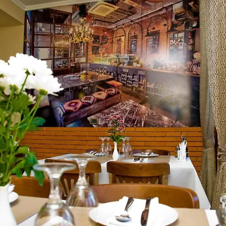 4 Stinet Hotel 3*